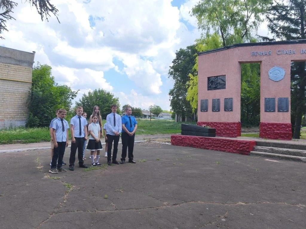 Акция «Принеси цветы солдату».