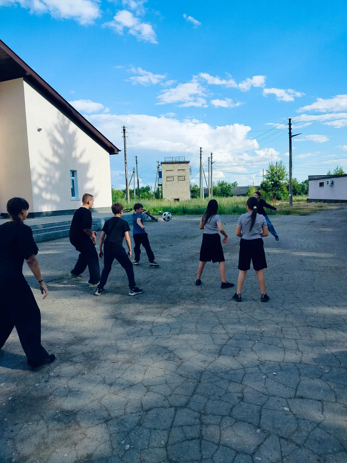 В доме культуры п. Апарки Кимовского района прошел спортивный час «Дворовые игры» «Выши...