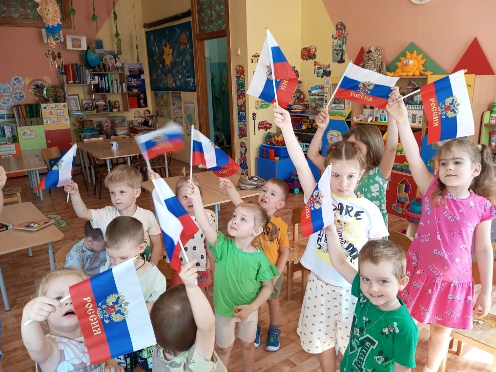 Россия — это мы! 🇷🇺
‎
‎В группе №8 «Почемучки» завершилась неделя, посвященная Дню России. Мы чита