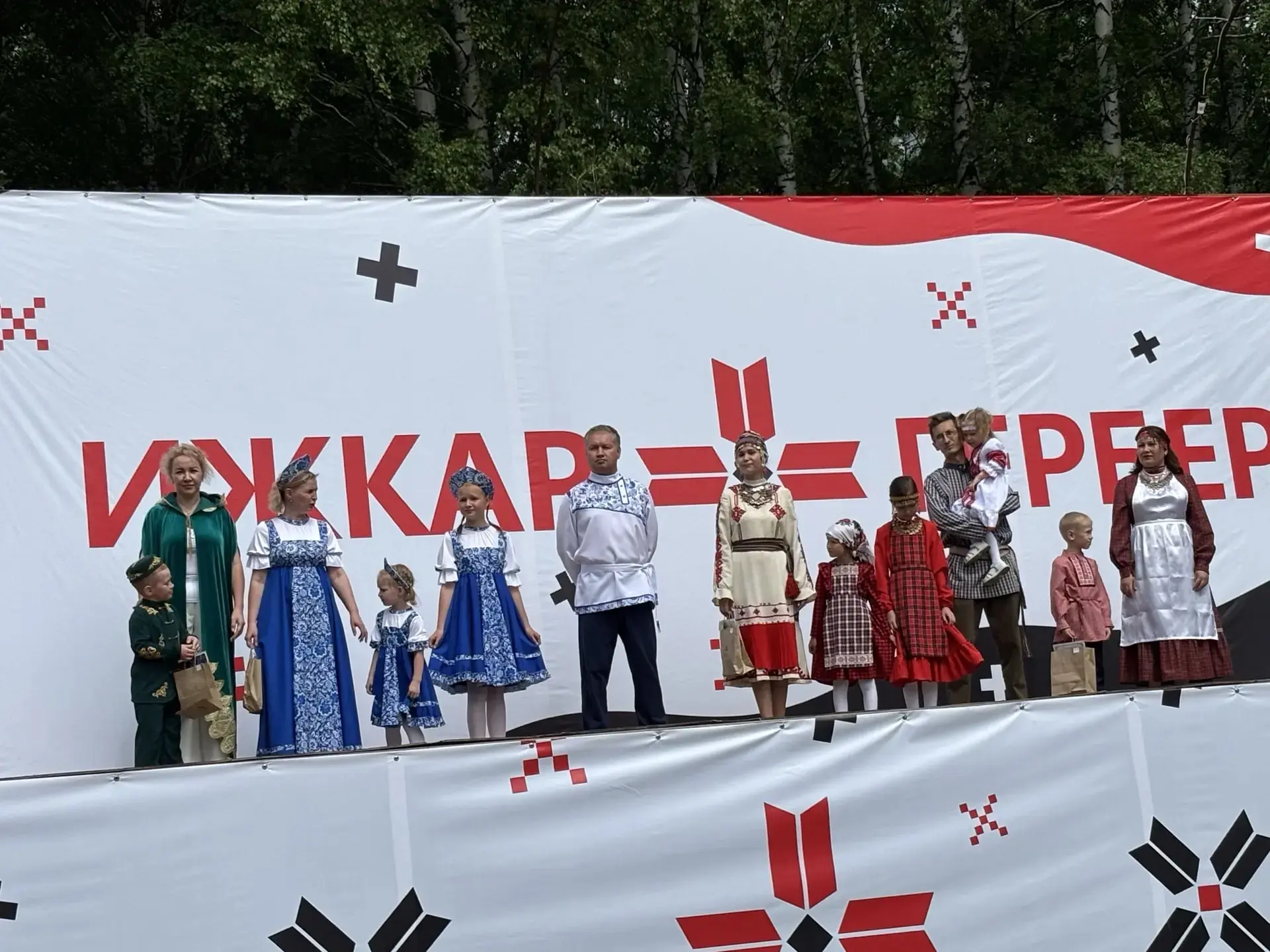 🎊 Ижауның Космонавтлар паркында шәһәр күләмендә Гербер бәйрәме бара.
👍 Милли кием бәйгесендә 107нч