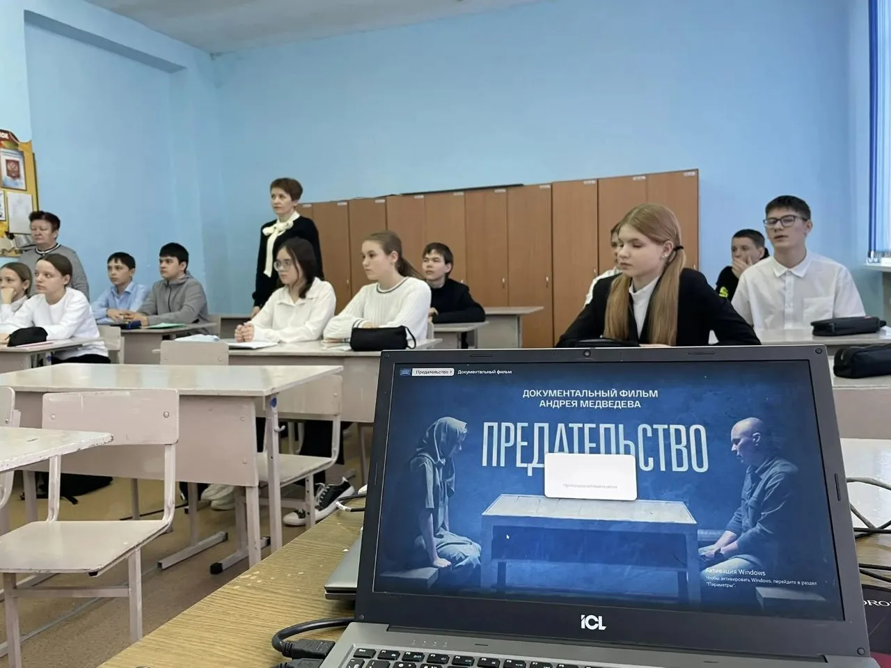 Сегодня в школе социальный педагог Рукина Наталья Владимировна и педагог - психолог Кам...