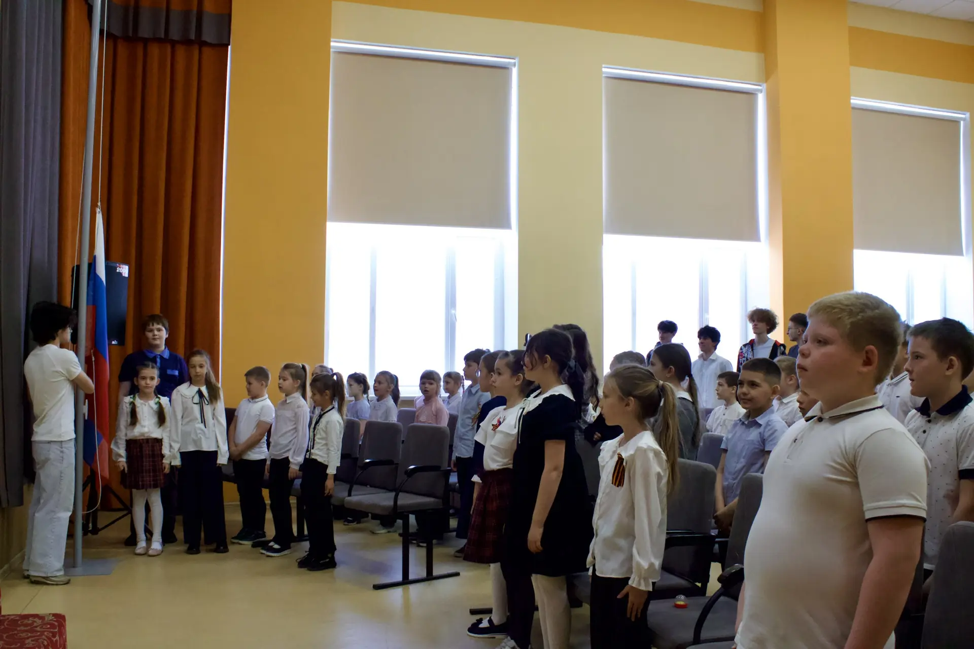Честь. Память. Победа 🇷🇺  Сегодня в нашей школе прошла традиционная торжественная церемония поднятия