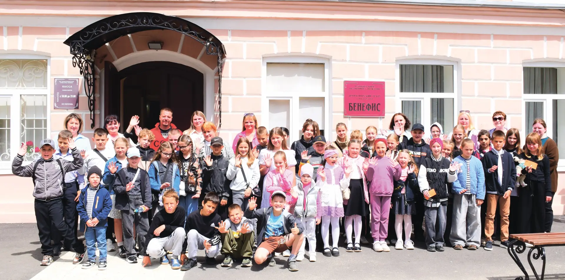 В преддверии Дня защиты детей школьники Елецкого муниципального округа побывали в драма...