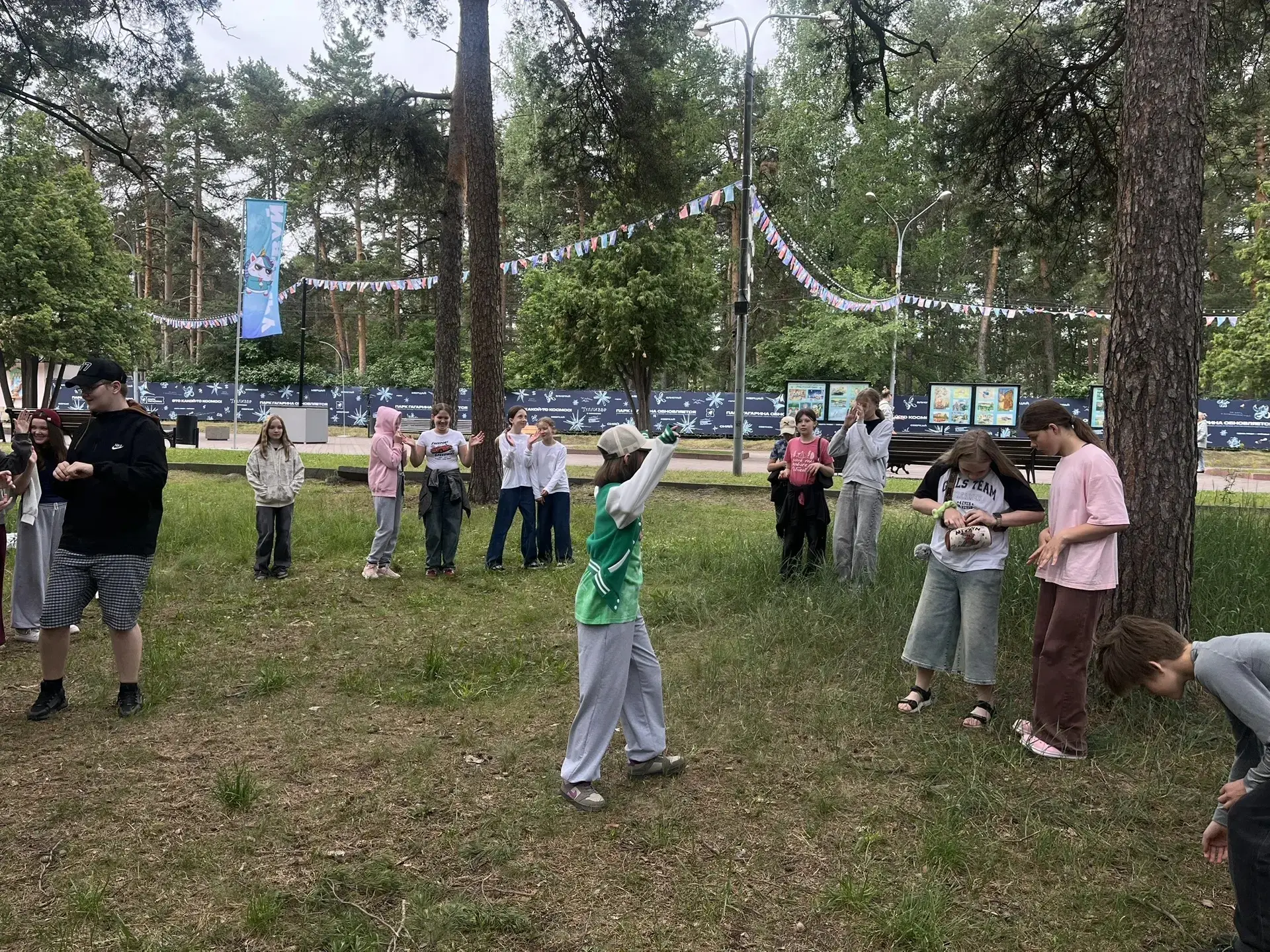 🎬 День кино в лагере!

Сегодня "Энтузиасты" выбрались в кинотеатр на фильм «Холоп 3» 🍿

Поход с от