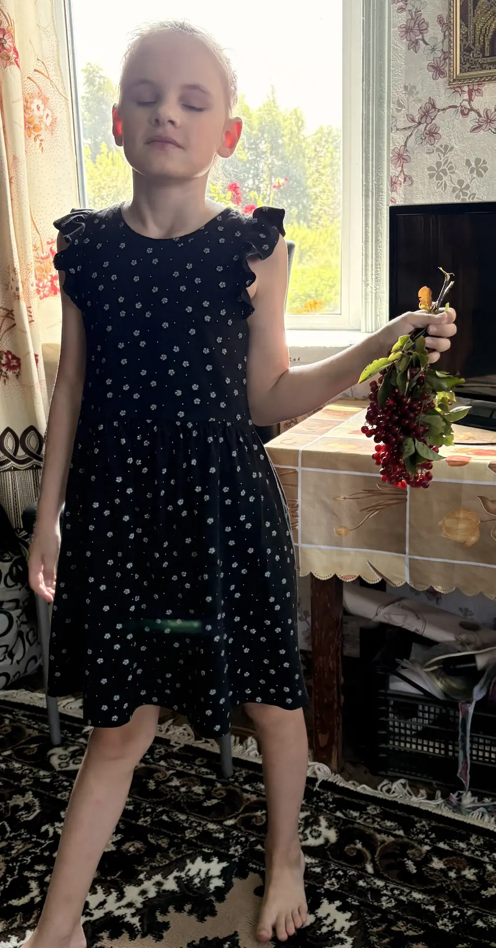 За красной черемухой сходили с бабой Тоней, пока я красила😊