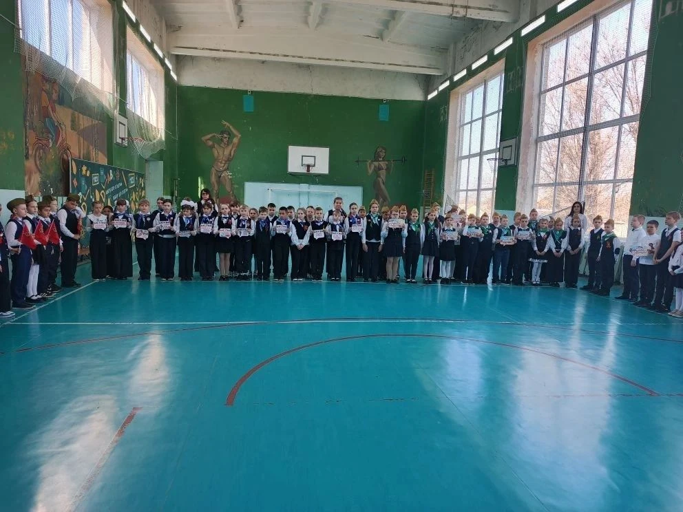 ❗Сегодня в нашей школе прошла торжественная линейка для учеников 3–4‑х классов, посвящённая 81‑й год