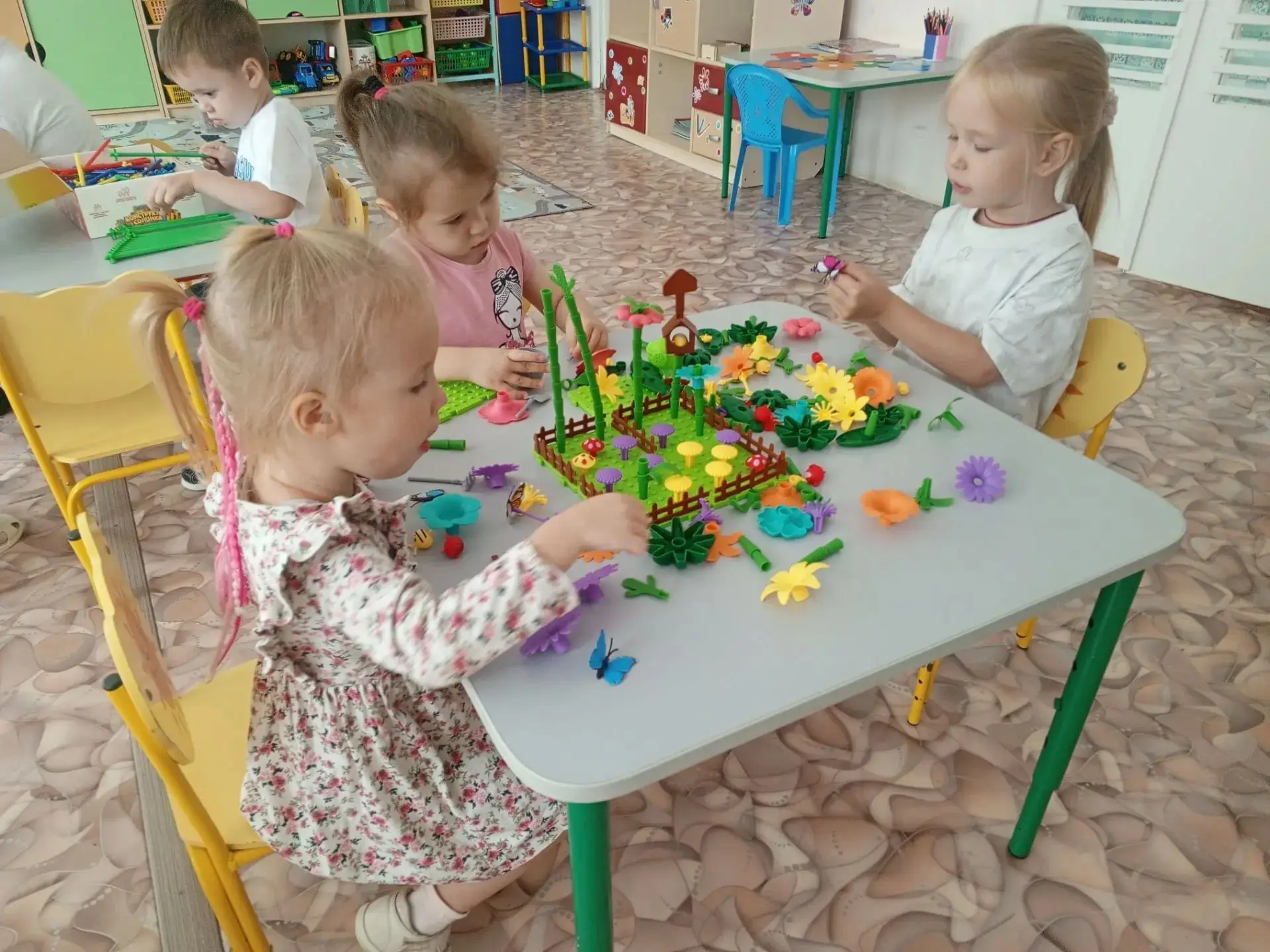 После летних каникул наш детский сад распахнул двери для малышей. Было приятно видеть и...