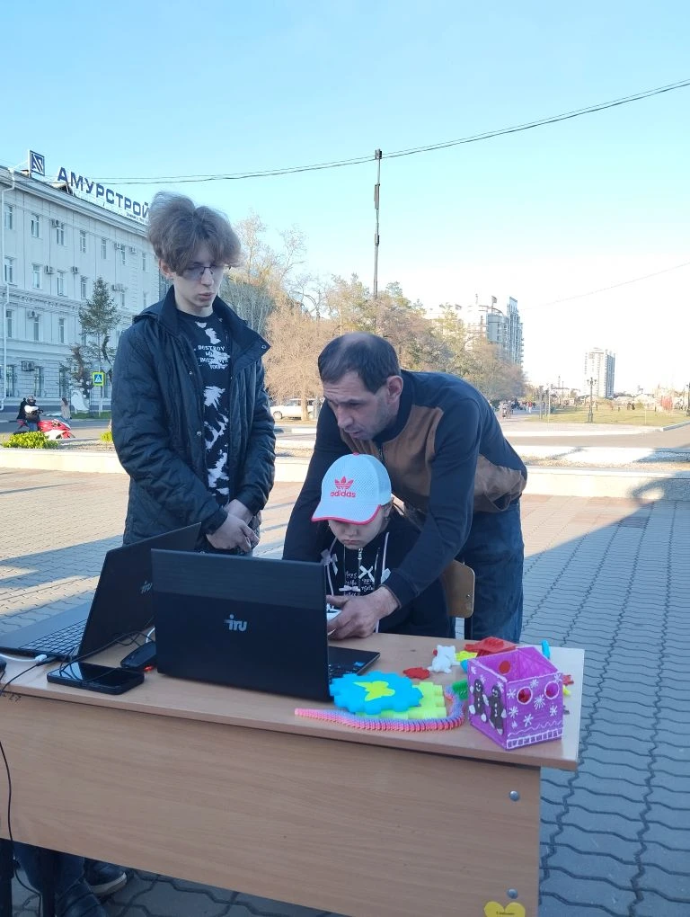 🌞 Прекрасный день на городской набережной!  Сегодня на набережной царит отличная погода, и мы с радо