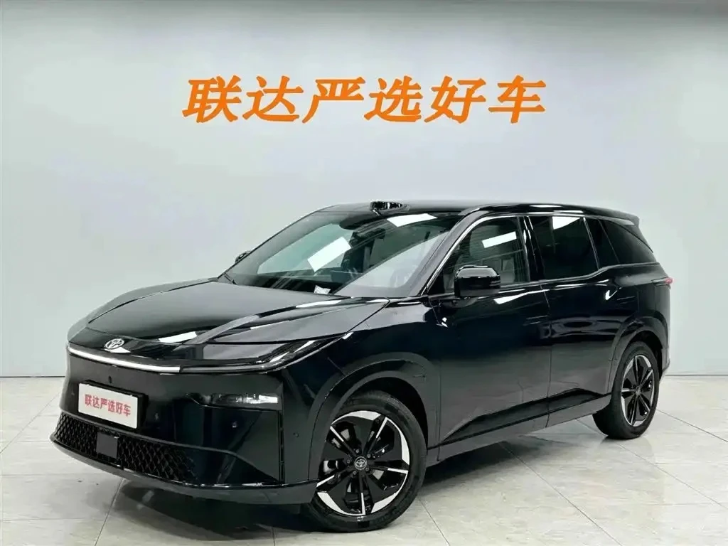 🎌TOYOTA BZ3X ИЗ КИТАЯ🇨🇳
Год: 2026
Двигатель: Электрический
Пробег:  300 км 

💰от 2.950 000 рубле