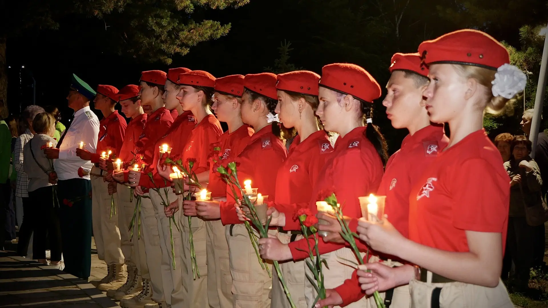 22 июня, в День памяти и скорби, жители Лучегорска почтили память погибших в годы Велик...