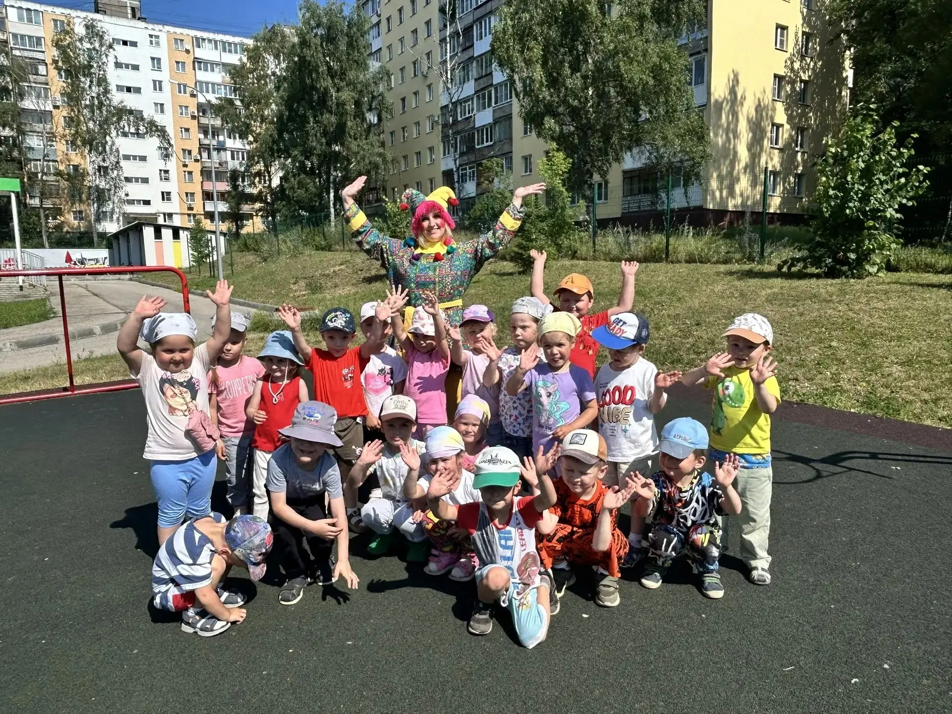 🎉Петрушка в гостях у ребят🎉

К ребятам в гости заглянул самый весёлый и озорной друг — Петрушка! �