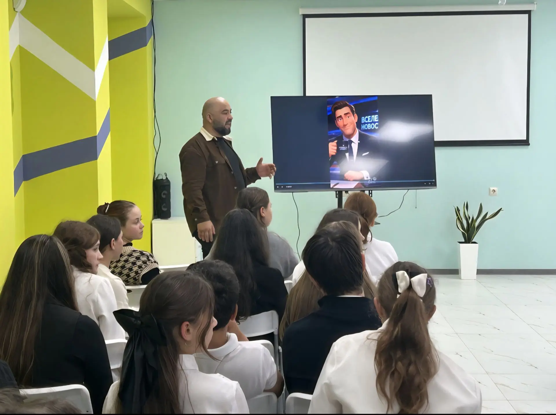 🎉 Учащиеся 9 класса и советник директора по воспитанию — на семинаре по ИИ! 🎉