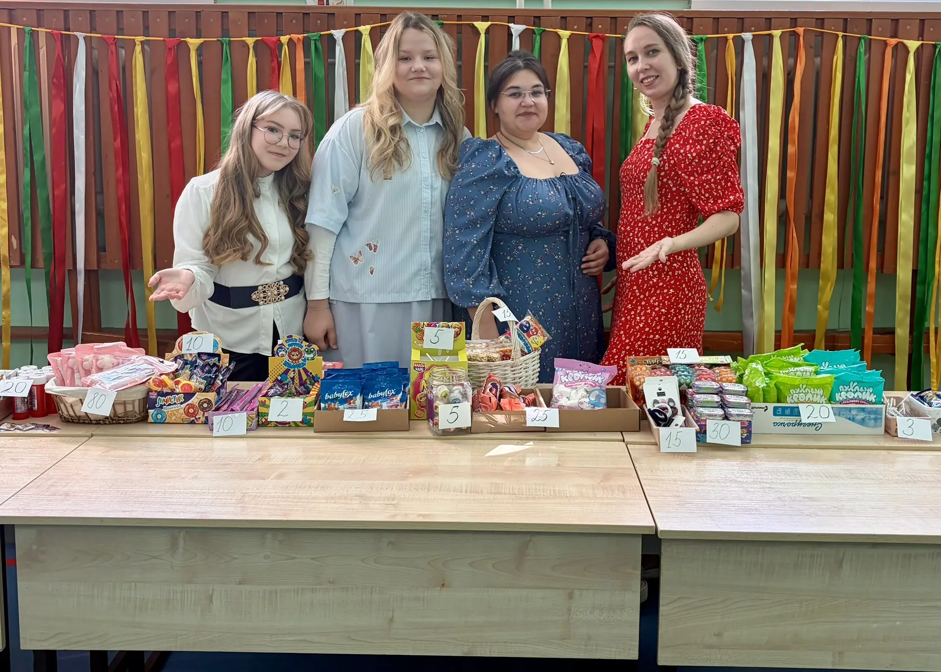 💰 Школьная экономика в действии!

Сегодня в школе прошёл настоящий праздник — итоговая ярмарка! 🎉
