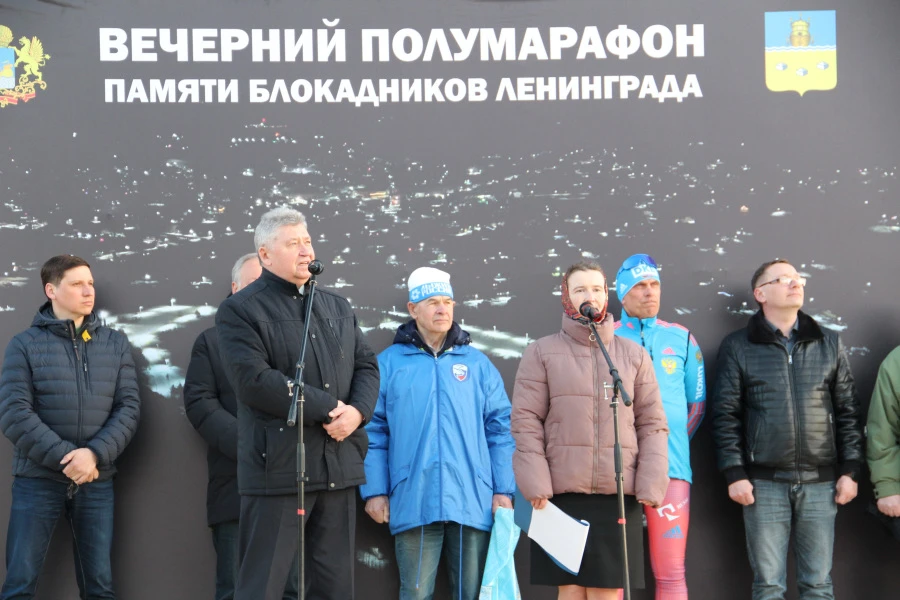 На этой неделе вместе с коллегами поприветствовал участников Вечернего полумарафона, по...