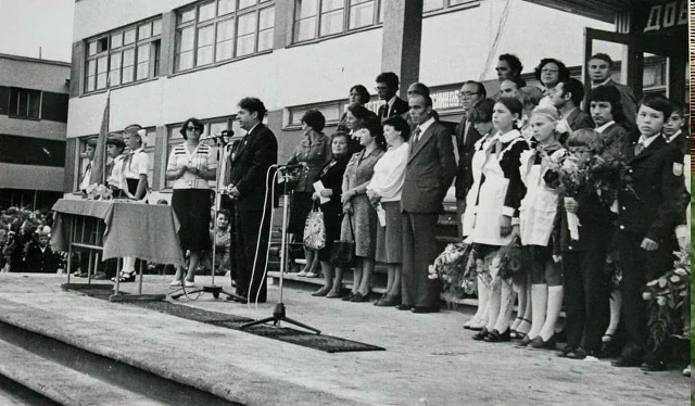 1-ое сентября 1980_о года, торжественная линейка – по поводу открытия среднеобразовательной школы №6