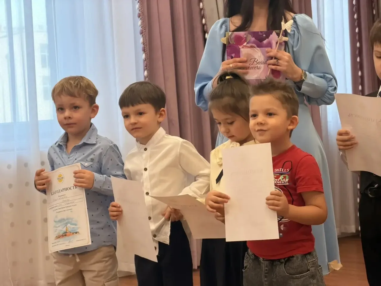 13 февраля в 3 корпусе прошел конкурс чтецов «Разукрасим мир стихами».  Детская поэзия яркая, образн