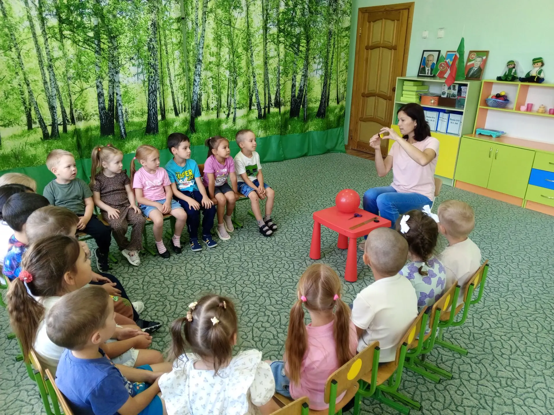 Бакчабызның уртанчылар төркеме балалары магнитның тылсымлы үзлекләре белән таныштылар. ...
