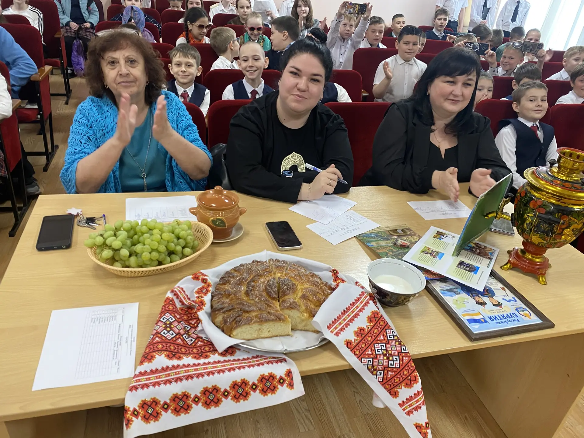 У нас в школе прошло замечательное мероприятие, посвящённое Году народного единства. 🫶🇷🇺 Дети предст