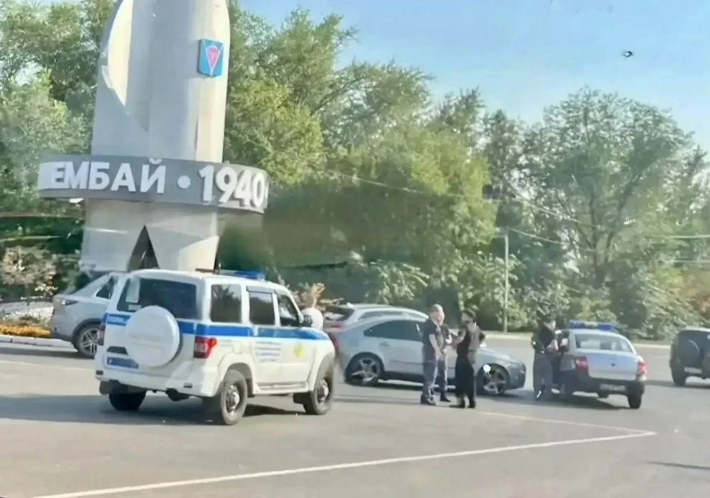 В Башкирии росгвардейцы задержали пьяного водителя и передали его сотрудникам ДПС (фото очевидцев).
