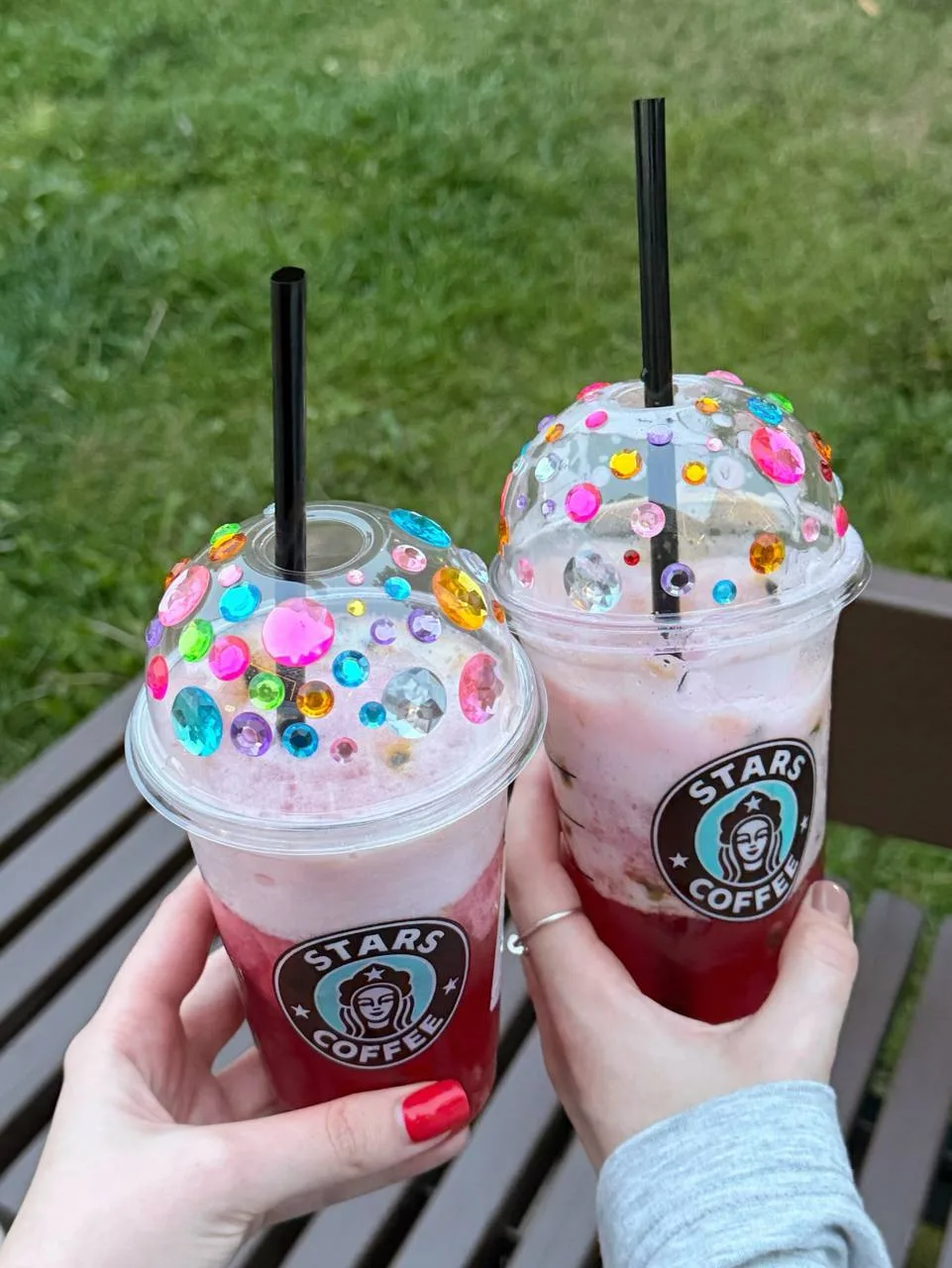 — Тем временем, в stars coffee продлили мой самый любимый летний напиток - виноградный ...
