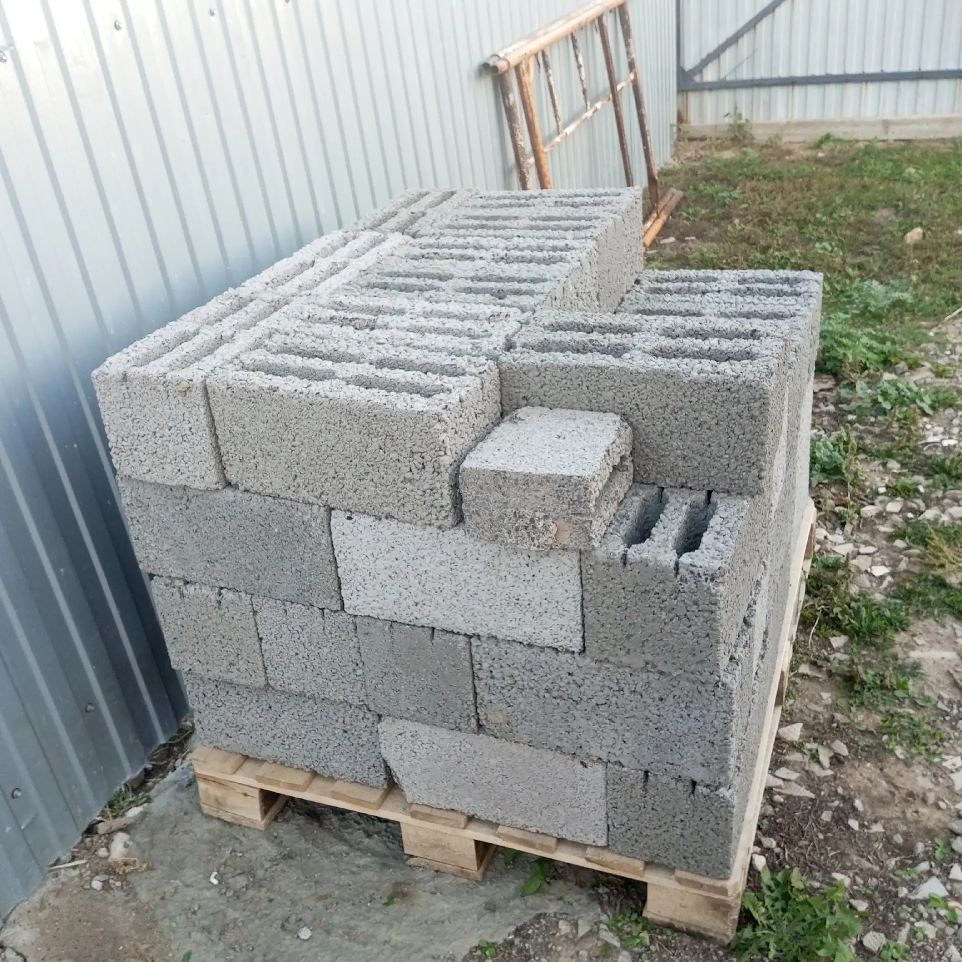 Продам блоки 59штук по 80рублей,самовывоз,звонить по номеру 89538378861