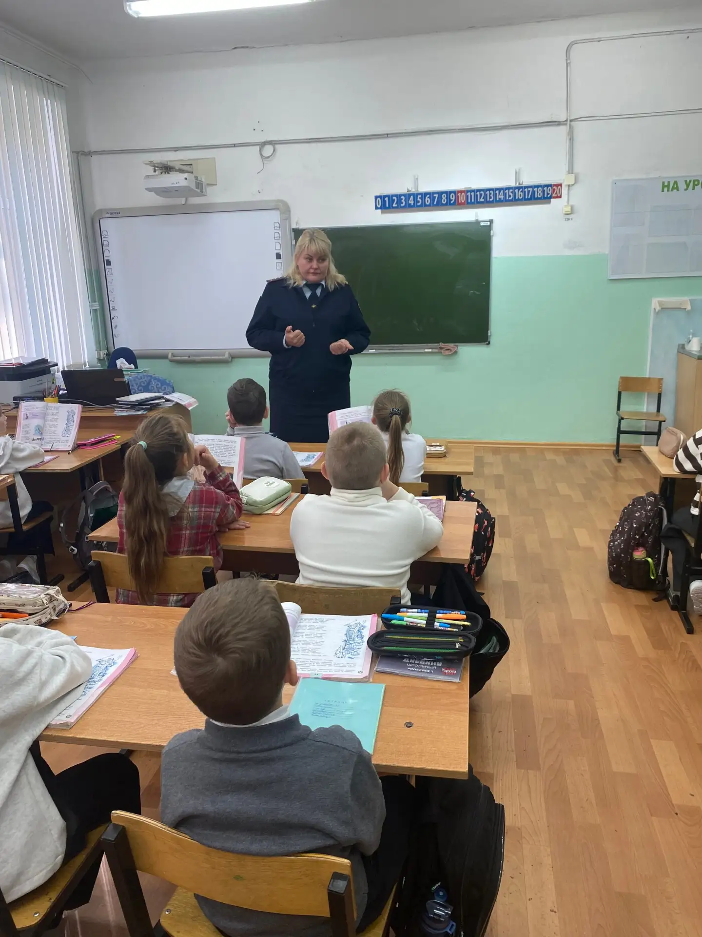 В школе № 12 Приволжска прошел Единый день профилактики, посвященный безопасности на до...