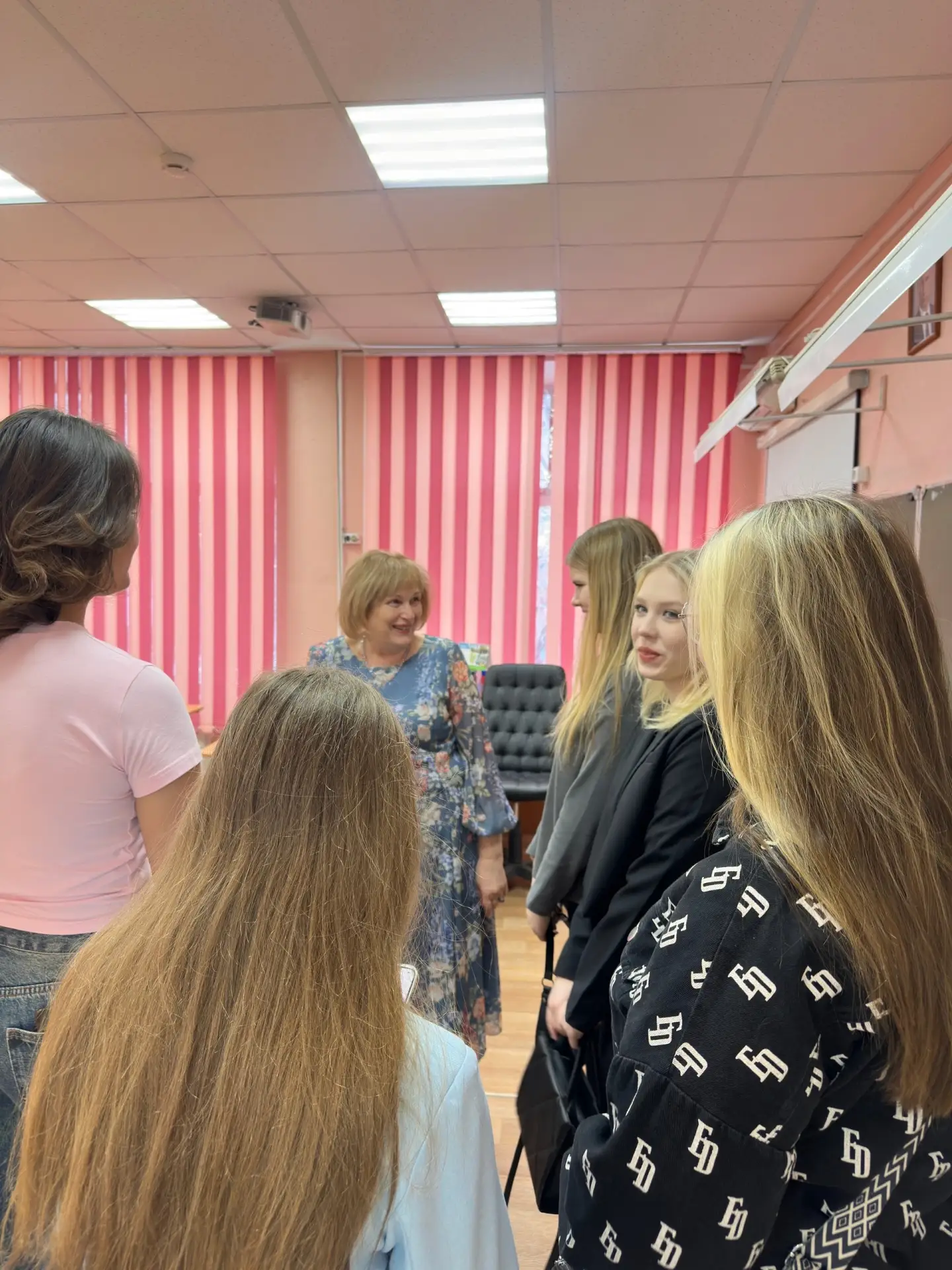 ✨ Сегодня в нашей школе царил особенный праздник — День родной школы!  ✨ Мы с огромной радостью встр