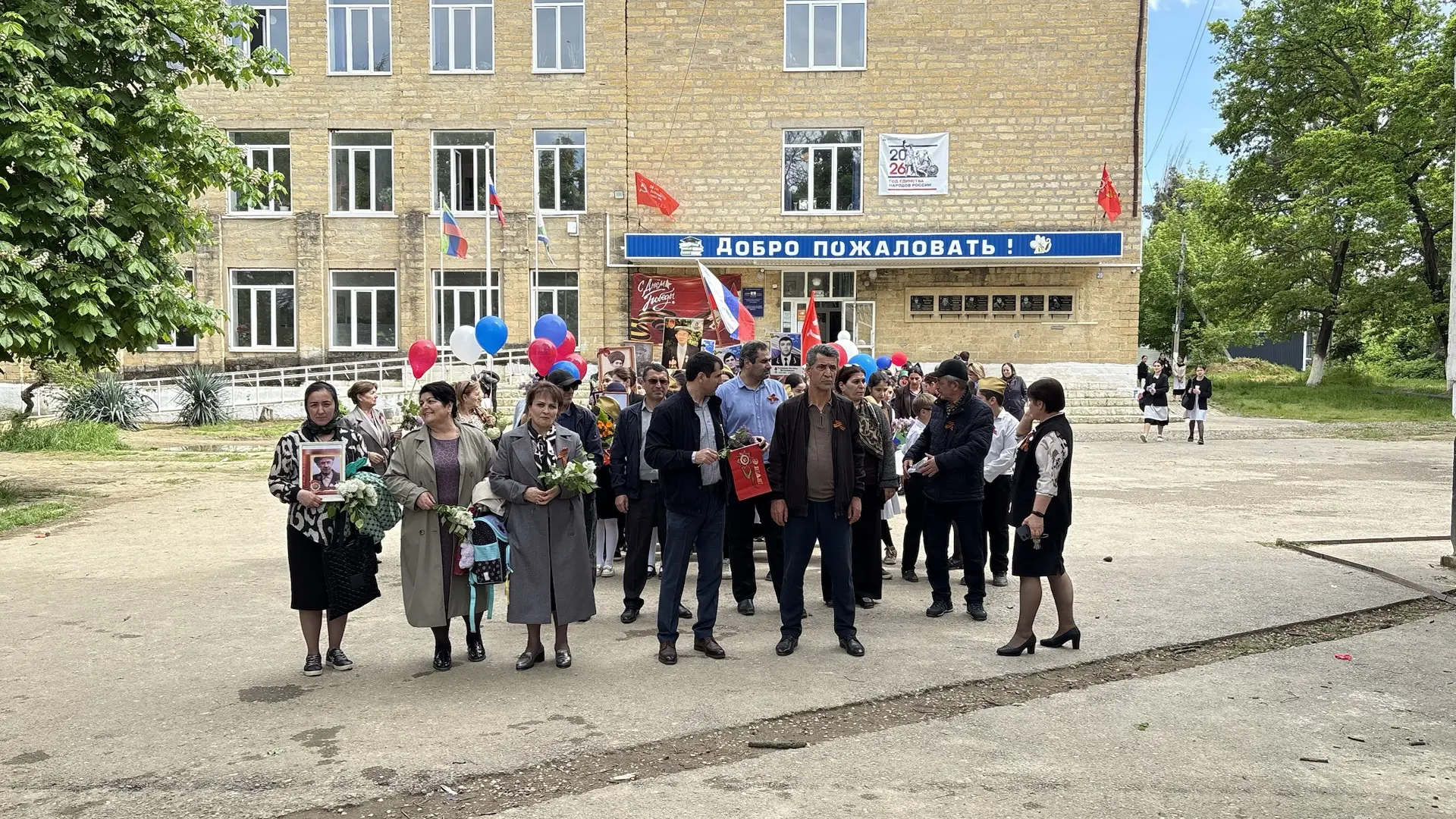 🇷🇺🕊️Память жива: в МБОУ «Геджухская СОШ» прошла акция «Бессмертный полк»