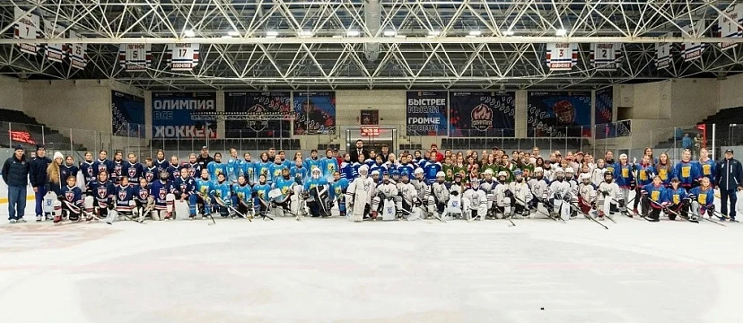 🏒 Саратовские хоккеистки поборются за третье место «Хрустальной тиары»