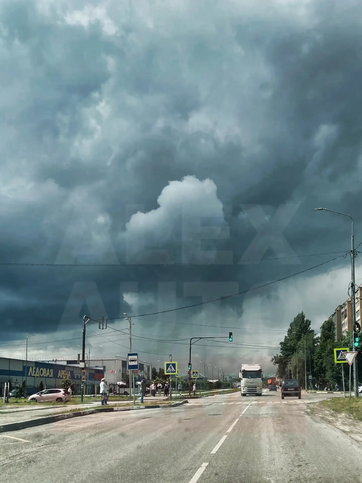 ⛈️ До конца суток 17 июня во Владимирской области ожидаются грозы с дождем. Порывы ветра могут дости