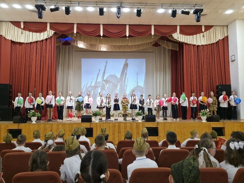 В нашей школе прошёл замечательный песенный фестиваль «Песни Великой Победы»! ✨Участниками стали уче