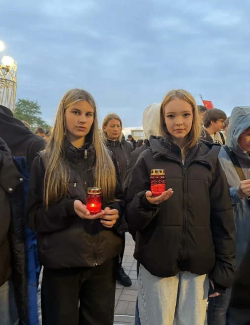 🔥 Учащиеся школы и педагоги приняли участие в акции «Свеча памяти»! Важно помнить и передавать из п