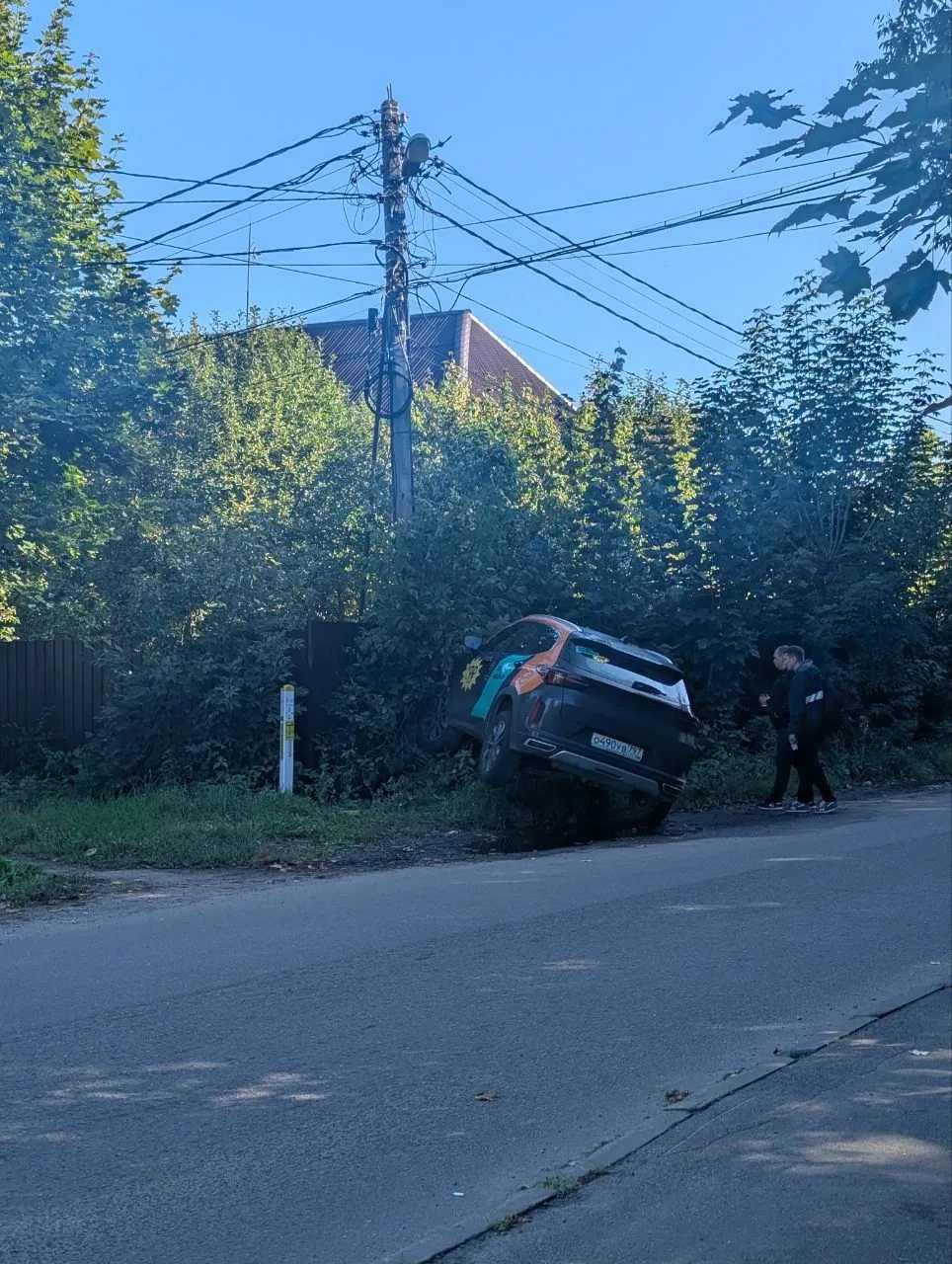 🚗 Каршеринг чуть не въехал в частный дом в Пушкино.