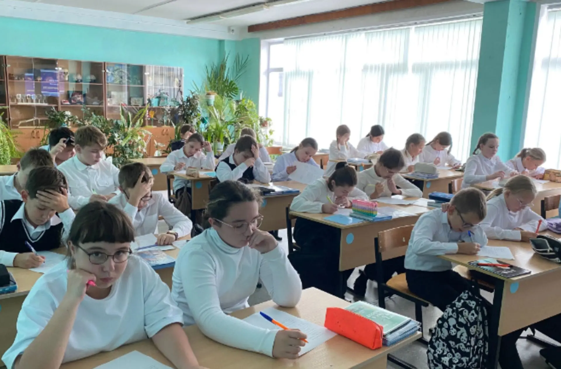 🎉 Завтра — Международный день распространения грамотности и День языков народов Россий...