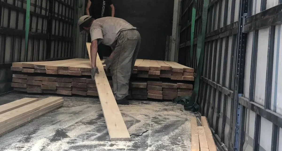 🌳 Местные жители планировали незаконный вывоз леса из Прикамья в ОАЭ. 

Ущерб превышает 1 миллион р
