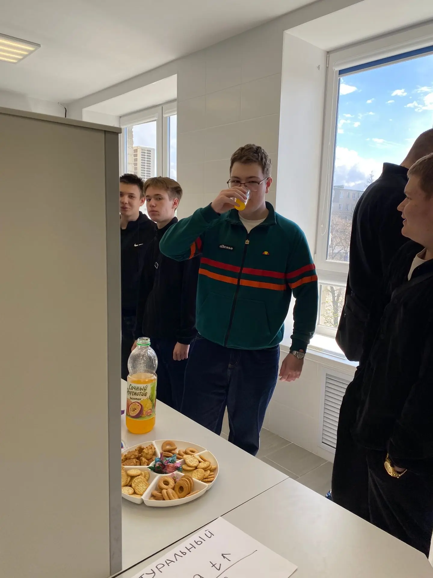 🧪 Химия на кухне и в жизни: студенты Губкинского горно-политехнического колледжа разобрались в пищев