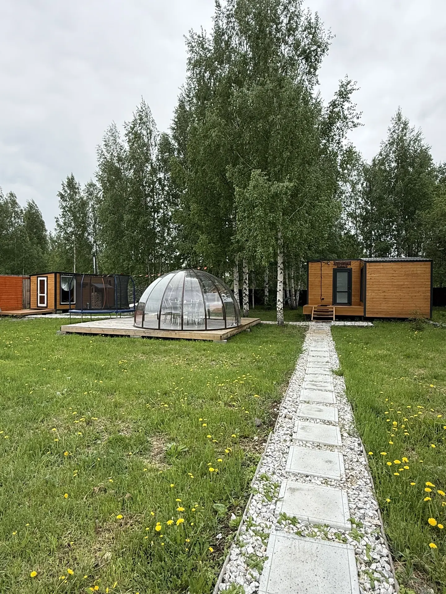 Свободные даты - те, которые не закрашены