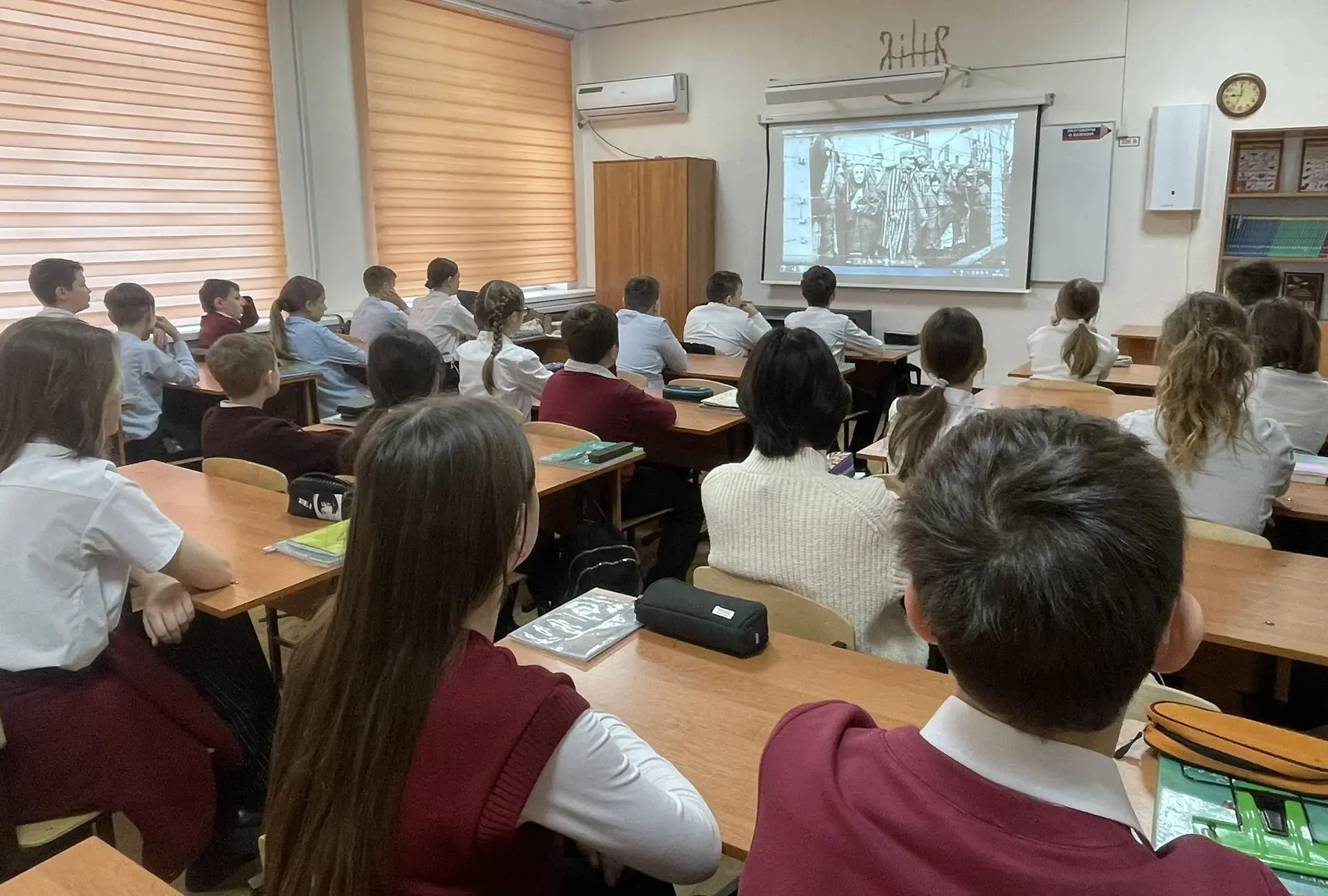День памяти жертв Холокоста🙏 ‼️Советником директора по воспитанию для учащихся 5-6 классов проведен 