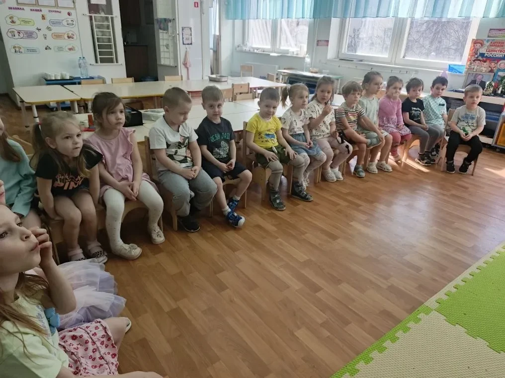 Знакомство с флагом России✨  В дошкольном отделении «Непоседы» прошло увлекательное и познавательное