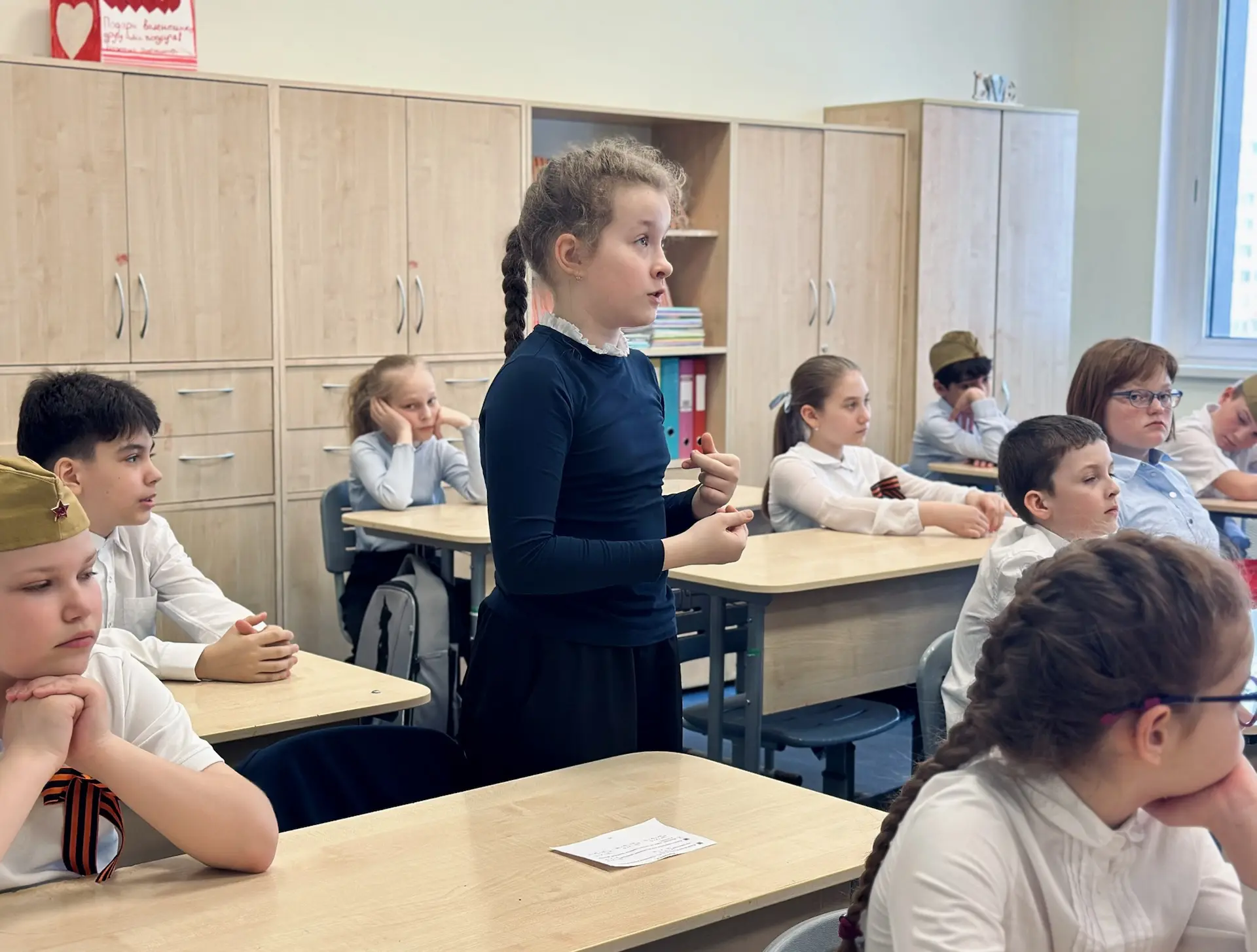 РАЗГОВОРЫ О ВАЖНОМ 💬  Песни о войне. Ко Дню Победы!  На занятии говорили о том, как в суровые годы В