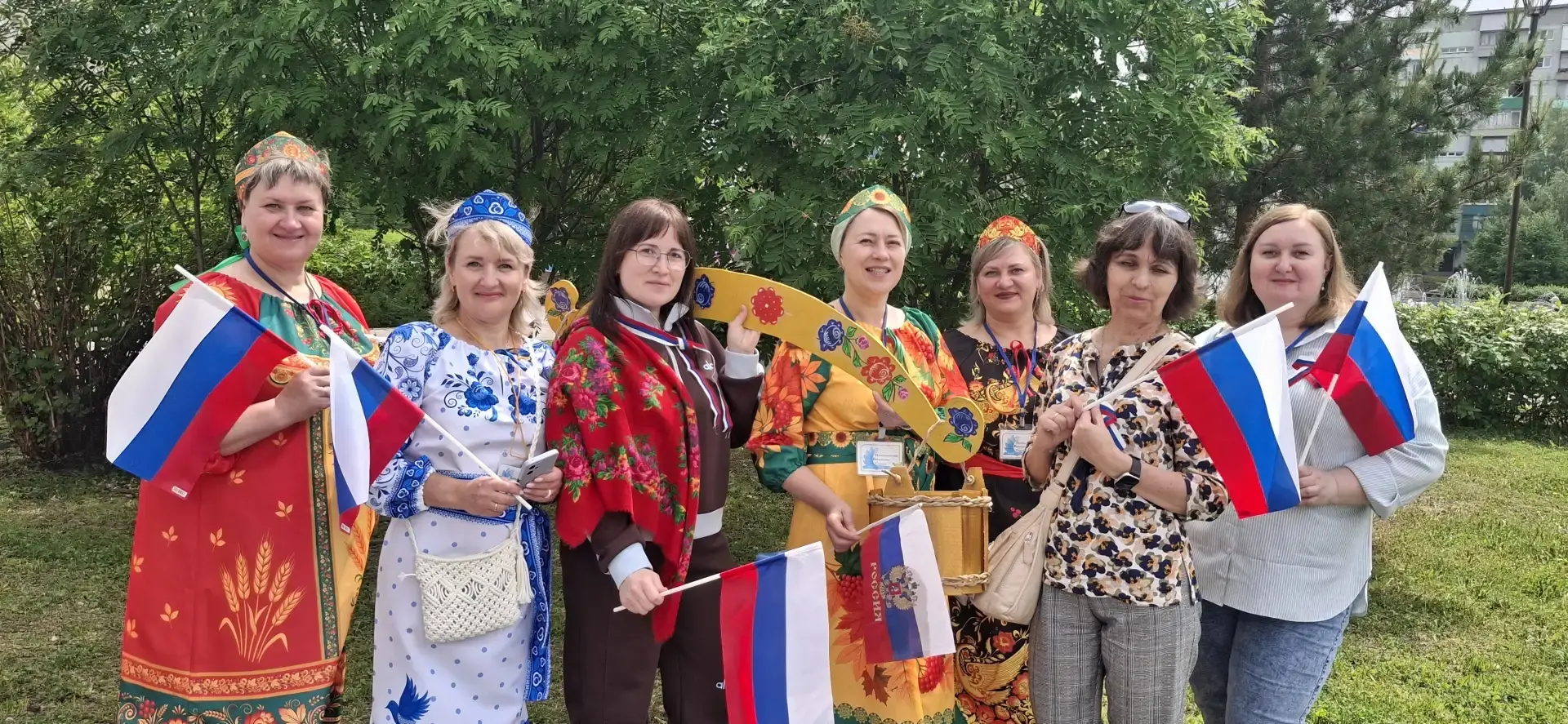 🇷🇺День России отметили вместе с другими прокопчанами на площади городского фонтана. 

Сегодня здес