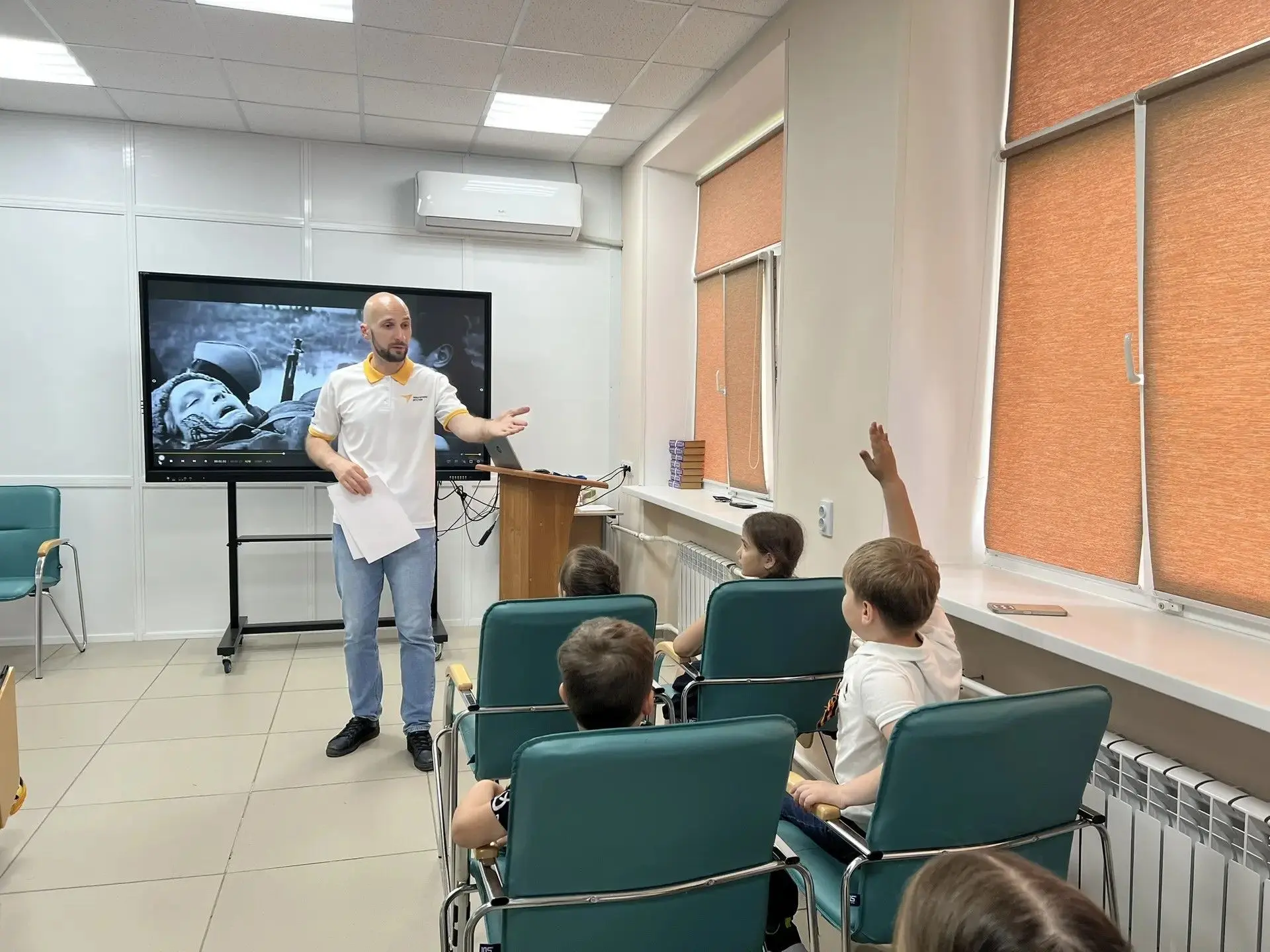 🇷🇺 Память поколений: как прошёл киноурок «Наследники Победы»

В День памяти и скорби советник дире