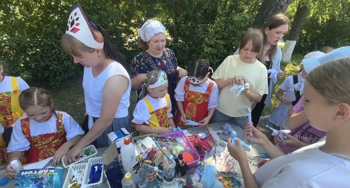 18 июня несколько отрядов школьного лагеря приняли участие в городском XVII фестивале книг «Копейски