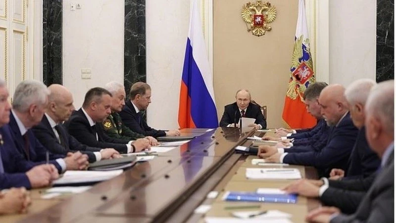 ⛽ Президент России Владимир Путин провел совещание по вопросам бесперебойного обеспечен...