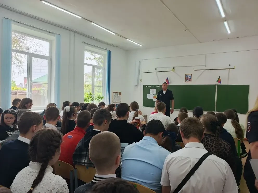 Встреча с сотрудниками полиции: «Мошенничество в интернете. Ответственность несовершенн...