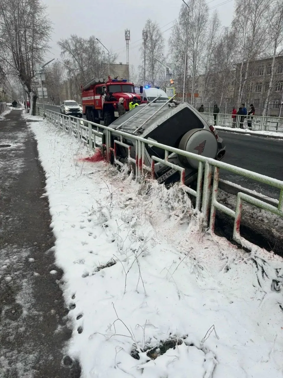 В Черемухово у школы № 13 насмерть разбился водитель «Мицубиси Паджеро»