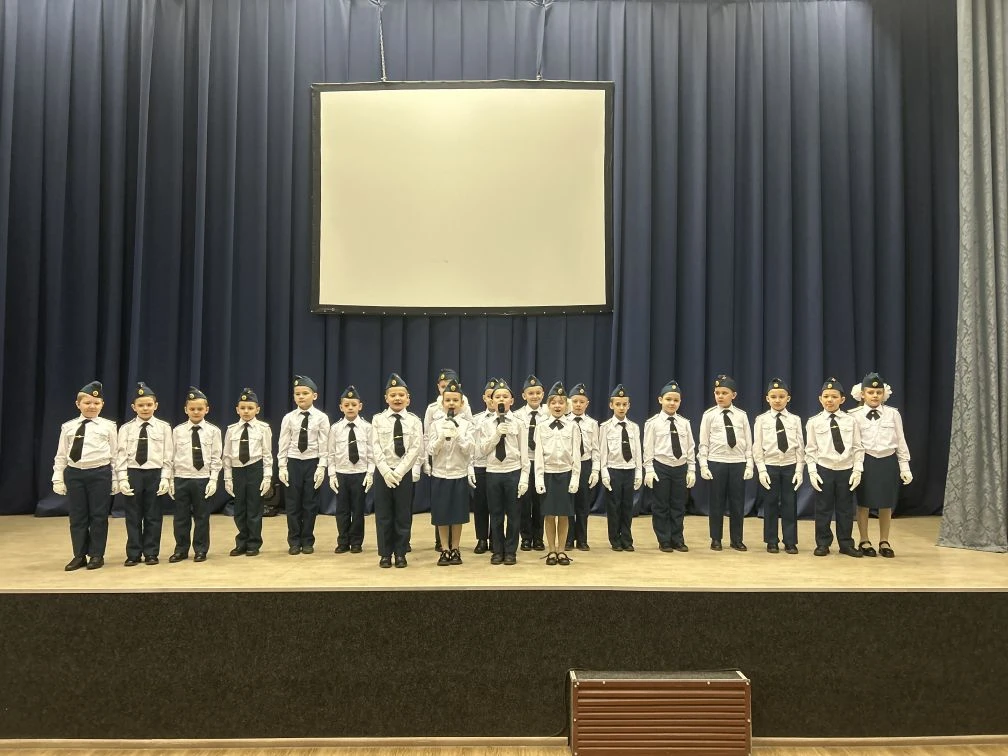 «Битва хоров» началась 🎶  Два дня в лицее — 30 марта и 1 апреля.  Хоры делятся на возрастные категор