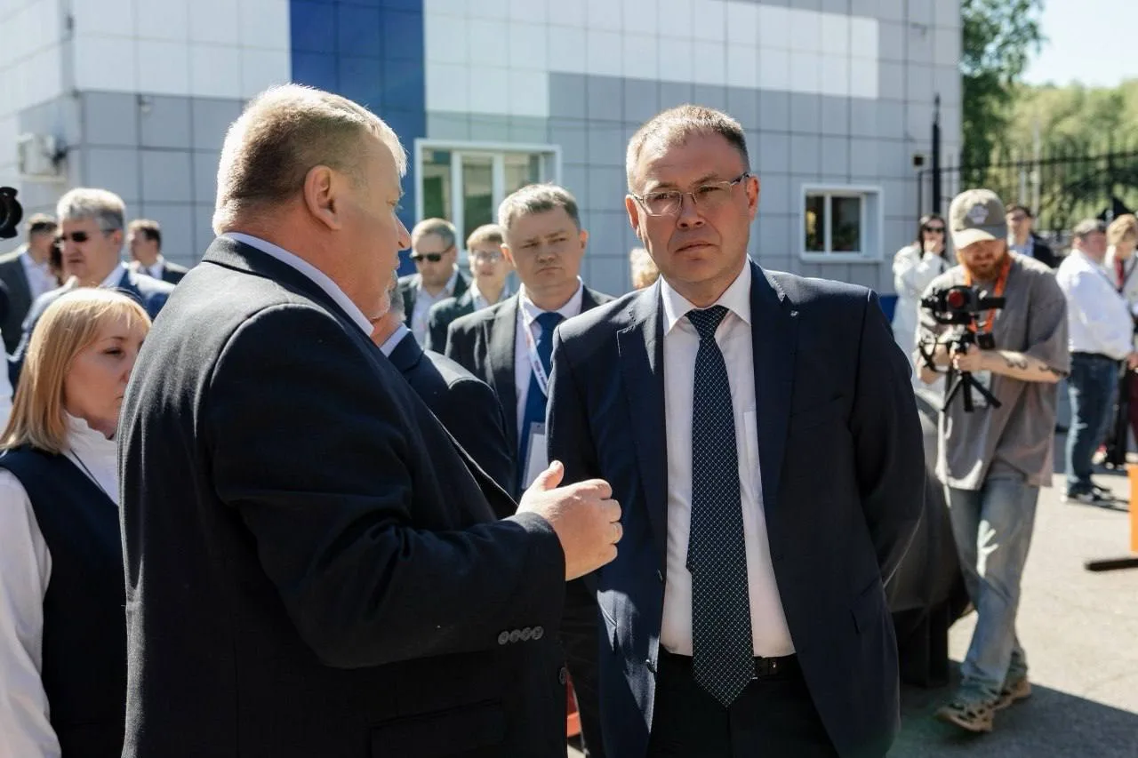 🤝 Губернатор Кузбасса посетил стенд Ассоциации «Горнопромышленники России» на «Кузбасс...
