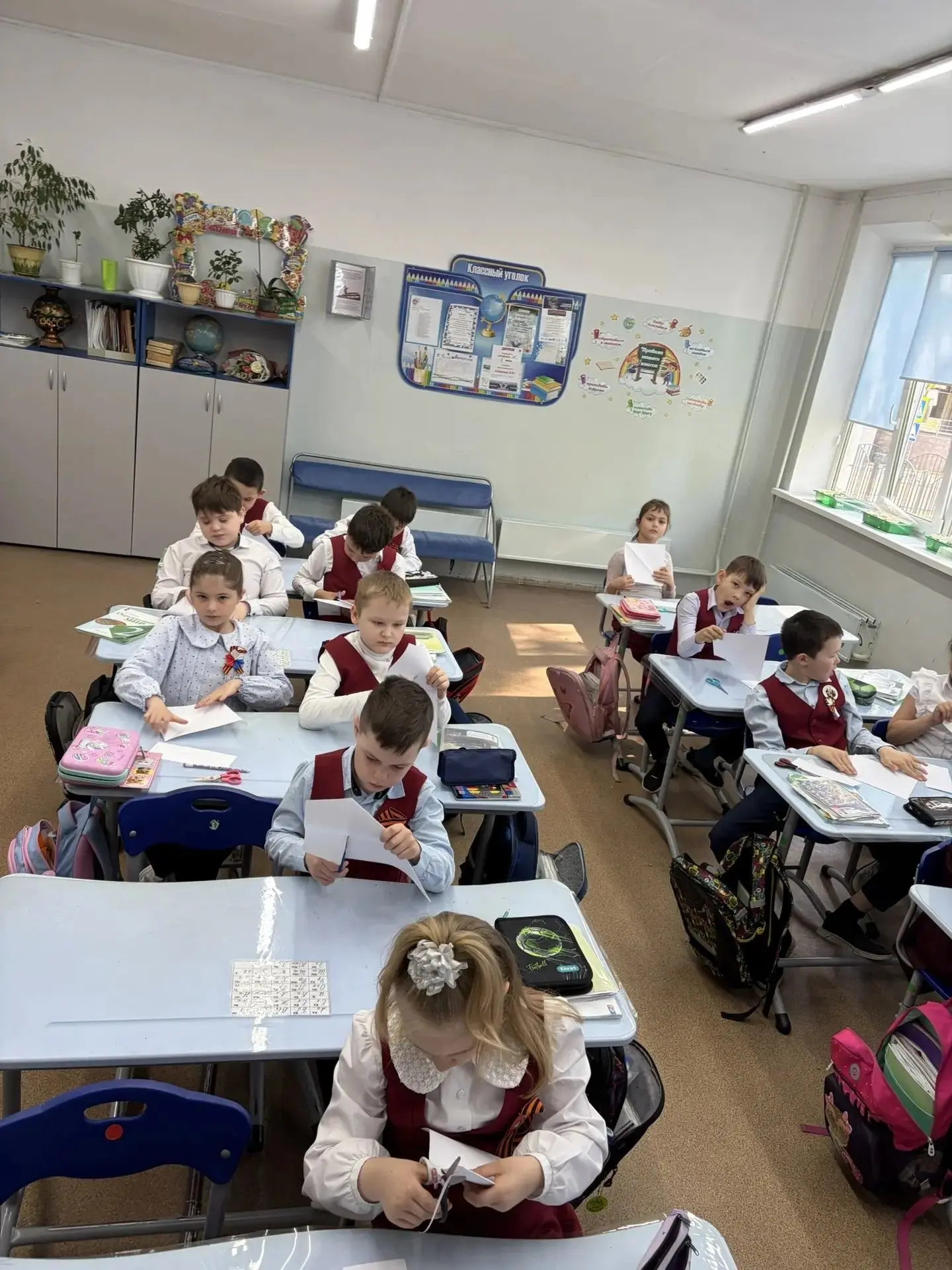 7 мая ученики начального звена школы 68 приняли участие в акции «Белые журавли» 🕊️  Перед мастер-кла