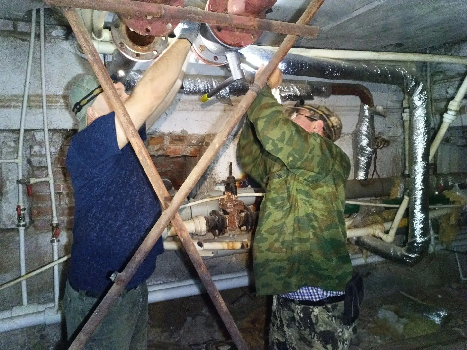 Замена задвижек на трубопроводе отопления ул. Заводская д. 44